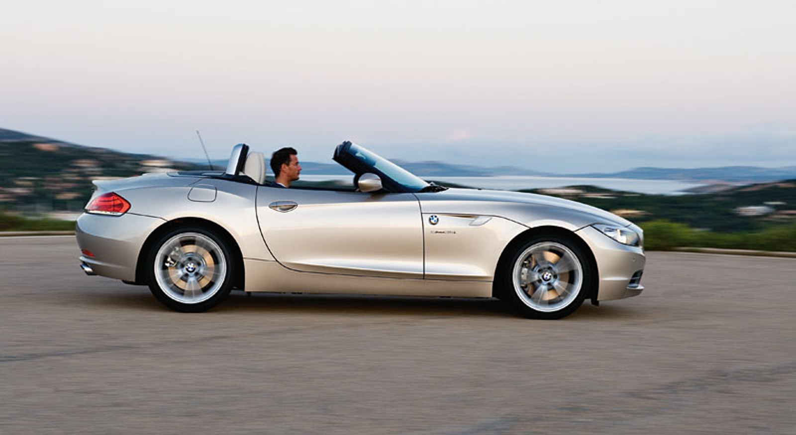 BMW: nowy Z4 Roadster wylądował w Warszawie (cena w Polsce)