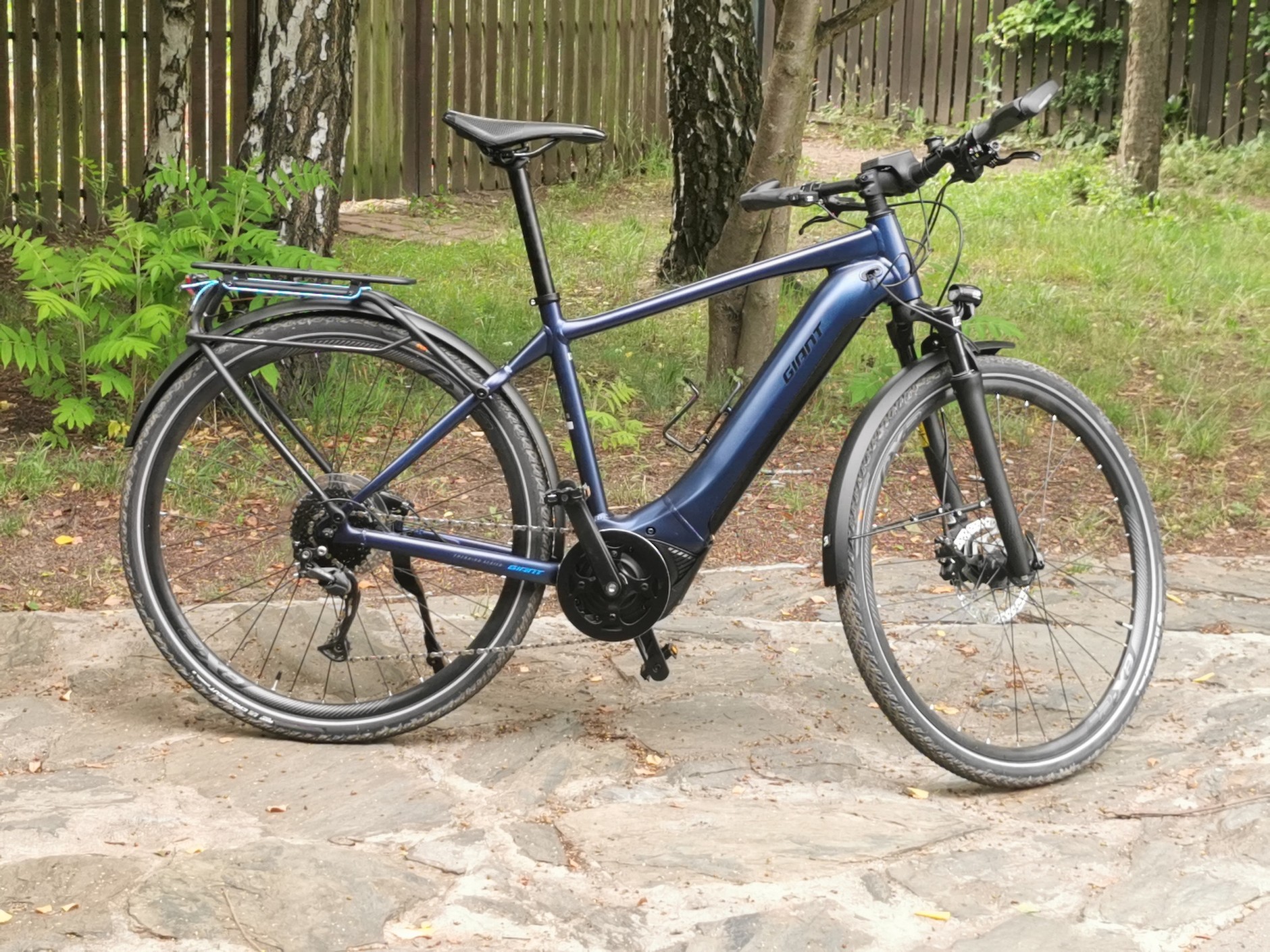 Giant Explore E+ 2 w rozmiarze M ma dość nisko poprowadzoną górną rurę ramy – może służyć i jako rower męski, i jako damski. Inna rzecz, że np. Holendrzy kupują obecnie głównie typowe damki, uznając je za wygodniejsze