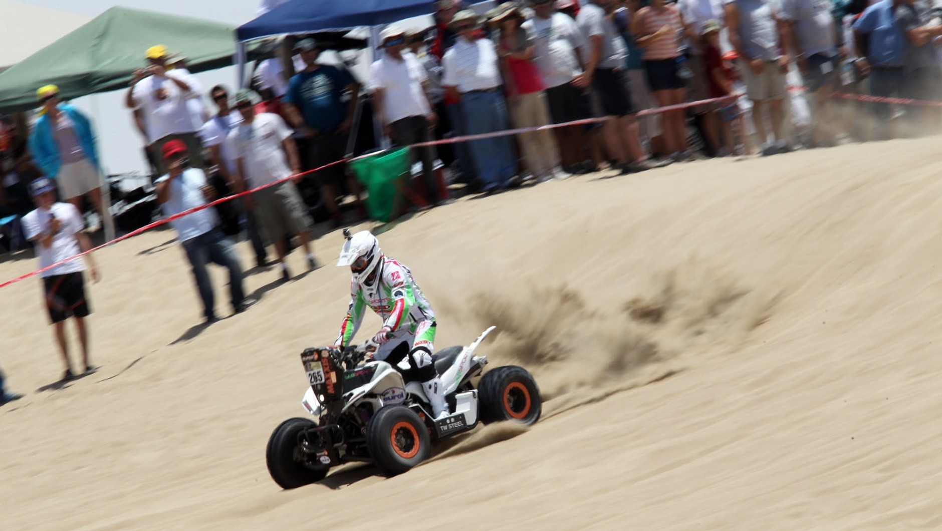 Dakar 2013: Hołowczyc zawiedziony, Sainz utknął na wydmach (2. etap, wyniki, galeria)
