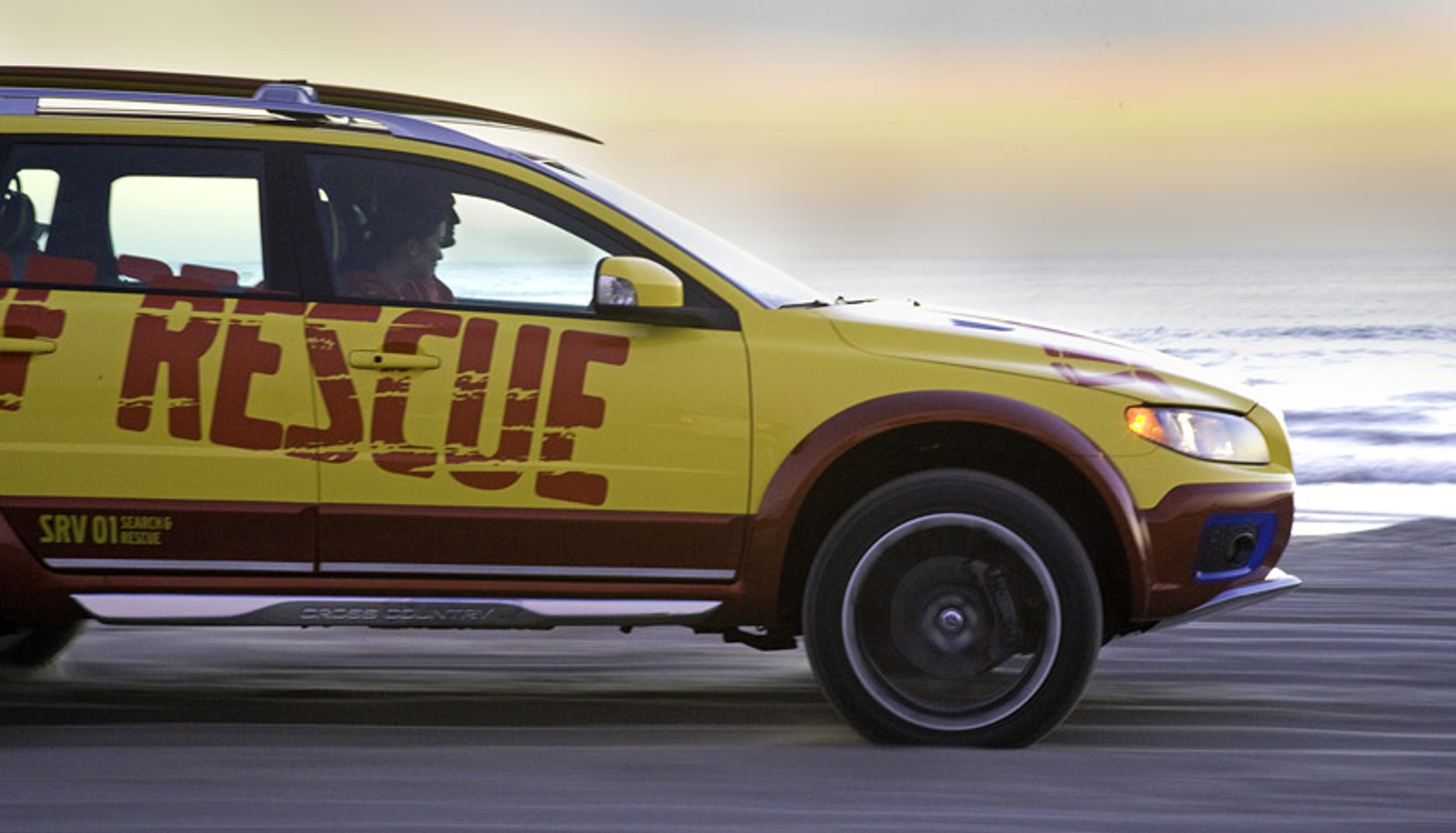 SEMA 2007: Volvo XC70 Surf Rescue Safety – stylowy ratownik