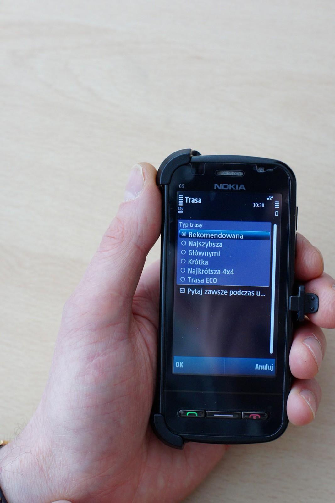 Nawigacja w telefonie? Sprawdziliśmy, która jest najlepsza