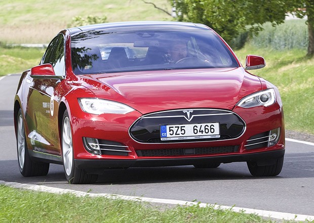 Tesla Model S: uwaga na egzemplarze po szkodach całkowitych. Za darmoi ch nie naładujesz