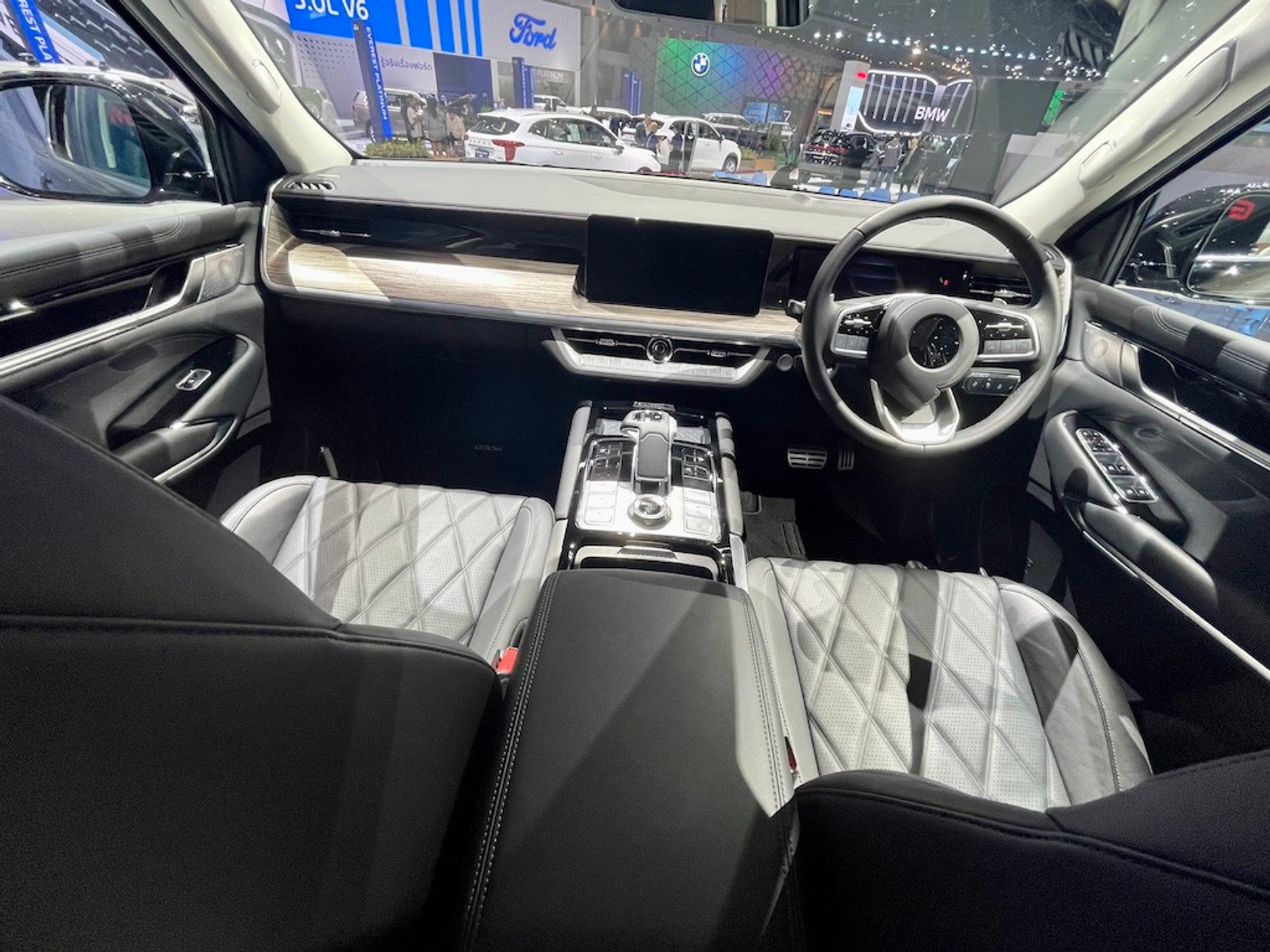 Salon w Bangkoku 2024 – auta chińskie