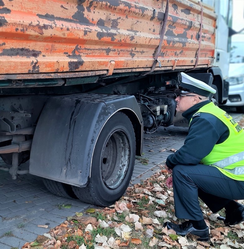 Niesprawna ciężarówka wyeliminowana z ruchu. Jaką karę zapłaci kierowca?