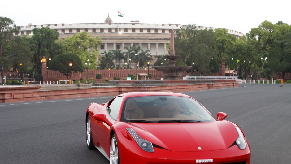 Salon Ferrari w Indiach