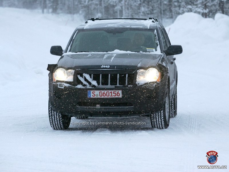 Zdjęcia szpiegowskie: kosmetyczne zmiany dla Jeepa Grand Cherokee CRD
