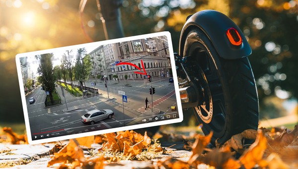 Hulajnogą przez skrzyżowanie na czerwonym. Dramatyczny moment zderzenia uchwycił miejski monitoring