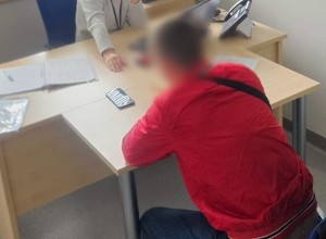 Policjanci złapali go na motocyklu z 6 dożywotnimi zakazami. Na przesłuchanie przyjechał samochodem