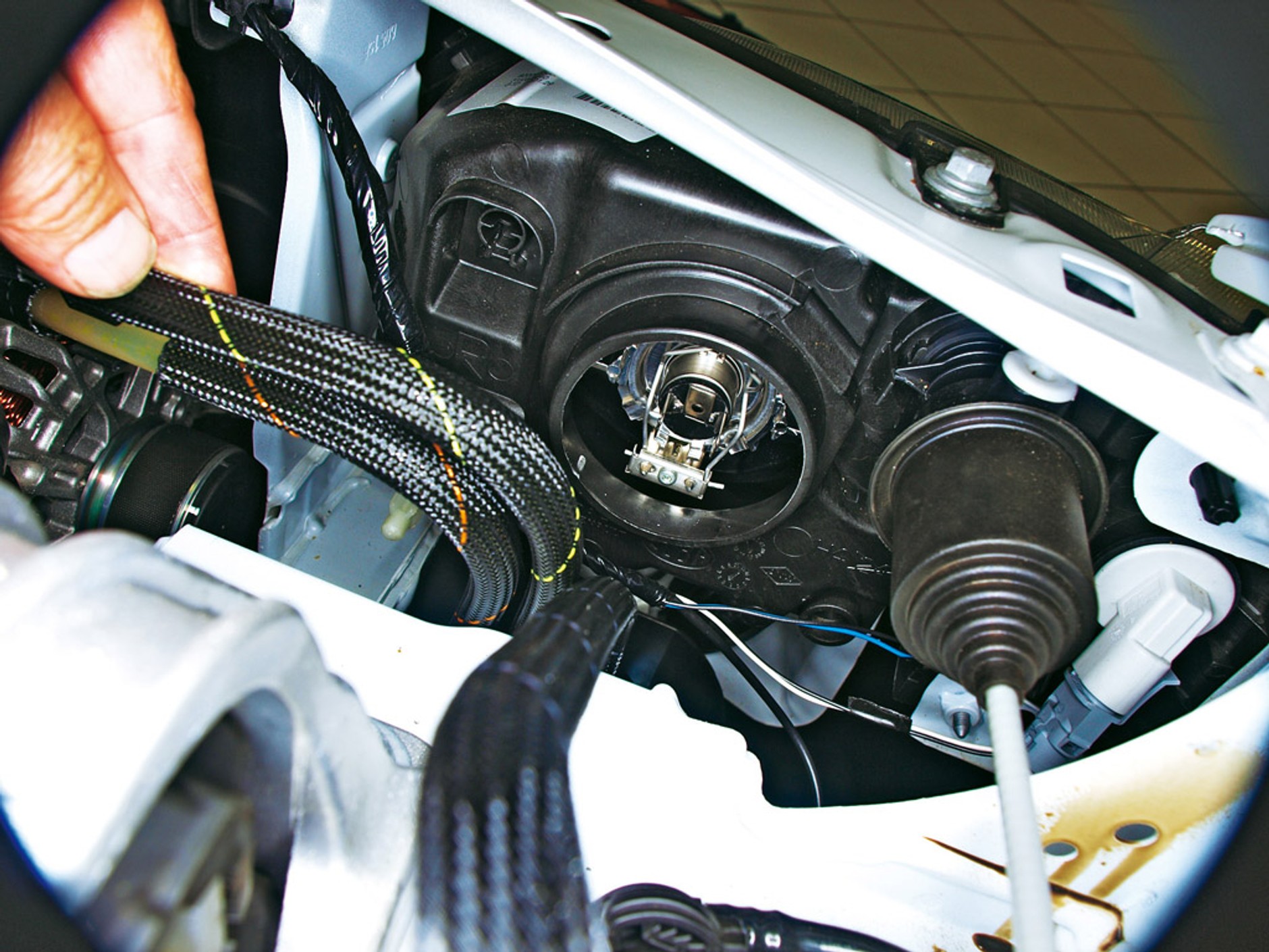 Dacia Logan - wymiana żarówki