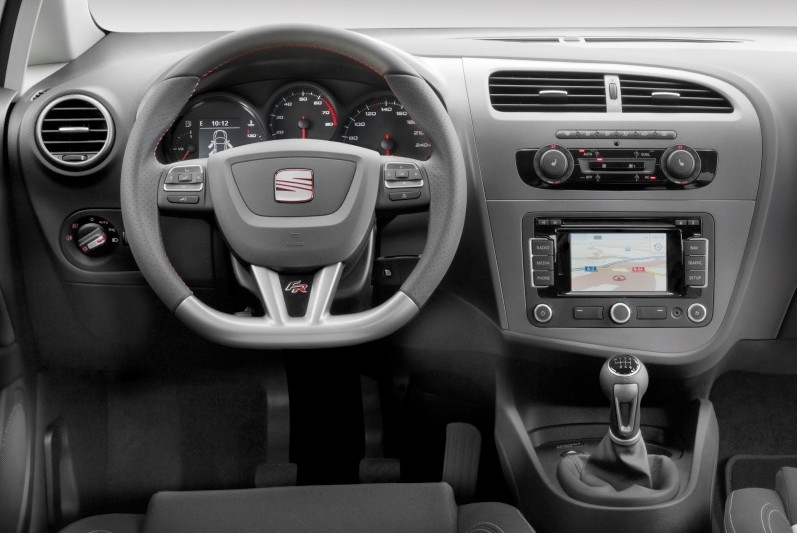 Seat uatrakcyjnia Leona FR i Cupra R