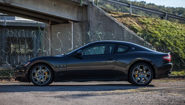 Adam Kornacki wyjaśnia sprawę z urwanymi drzwiami Maserati. Ile kosztowała naprawa?