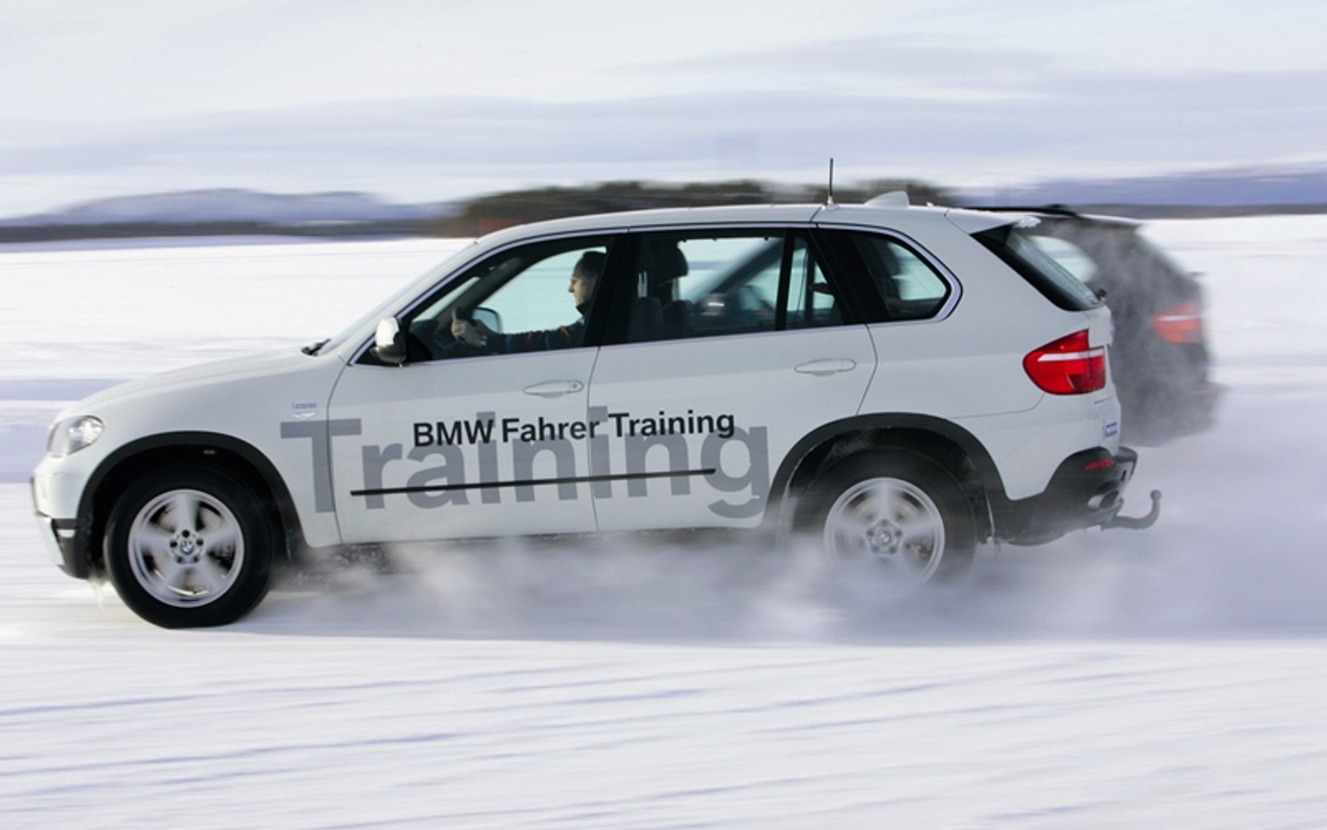 Mercedes i BMW szaleją na śniegu