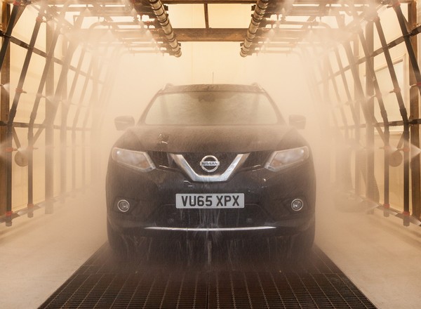 Pierwsze skutki Brexitu? Nissan wycofuje się z produkcji swojego SUV-a
