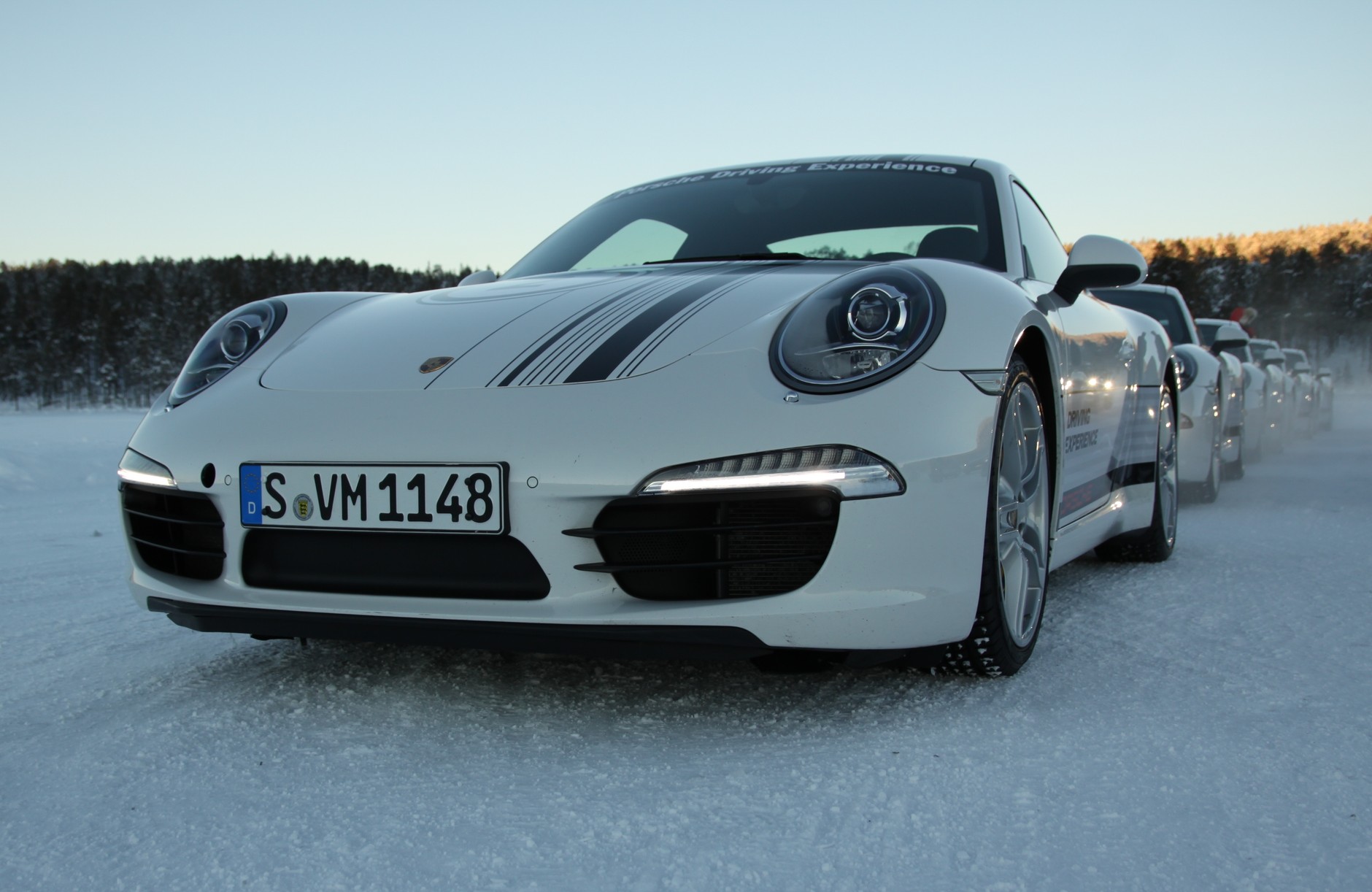 Porsche na zamarzniętym jeziorze