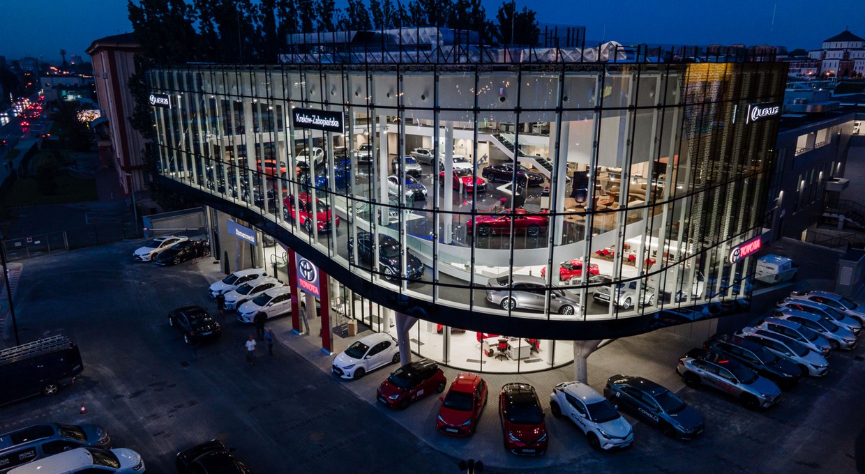 Wyprzedaże aut – jak kupić najtaniej, ile można zaoszczędzić?