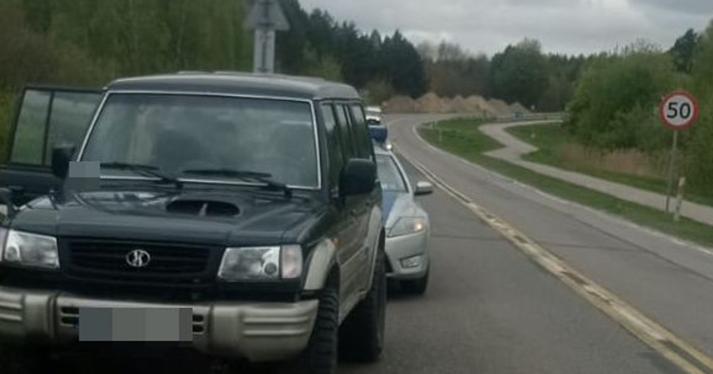 Jechała pod wpływem alkoholu. Później znieważyła policjantów