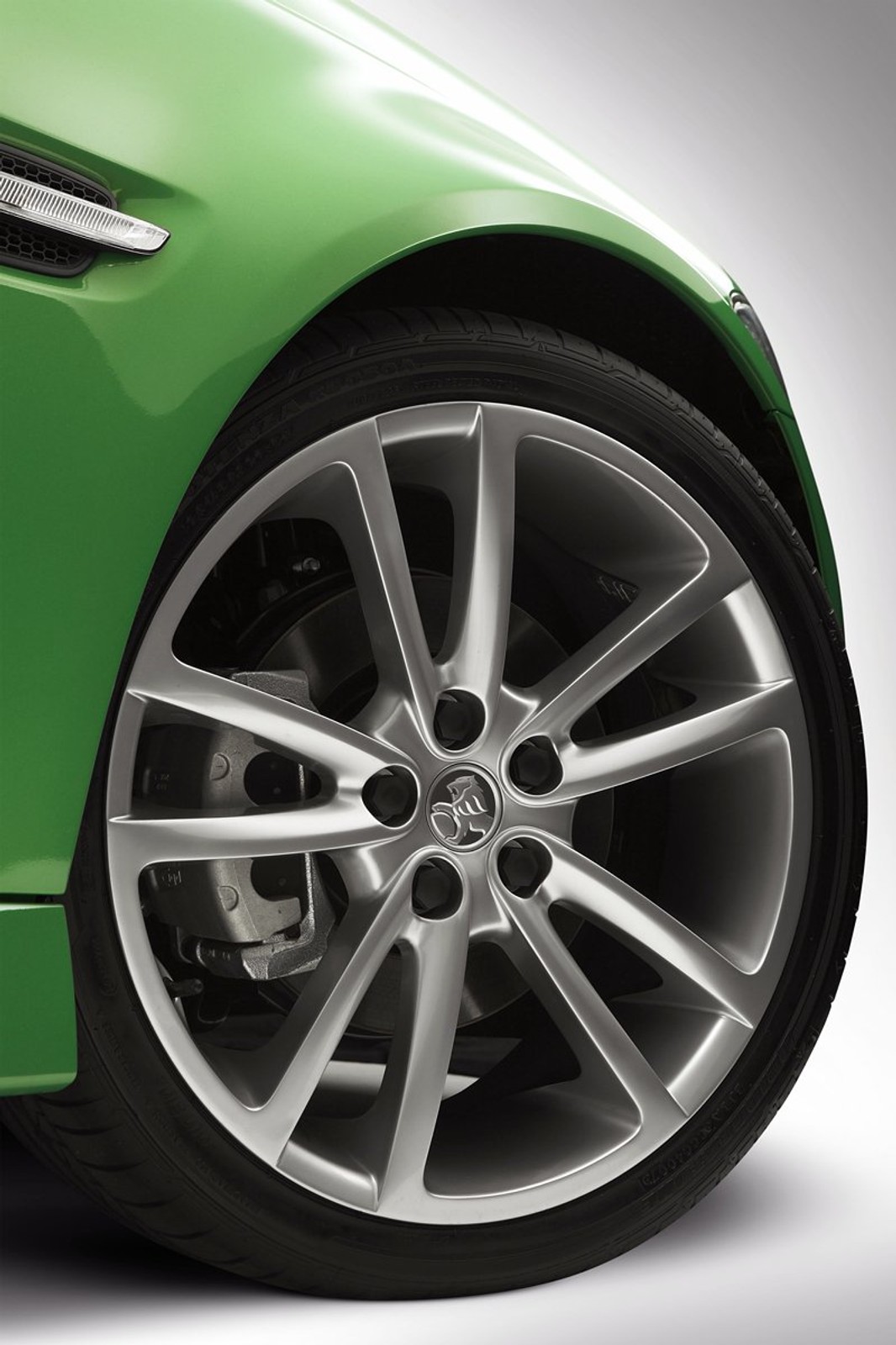 Holden VE Commodore: dwie specjalne wersje z okazji rozpoczęcia produkcji