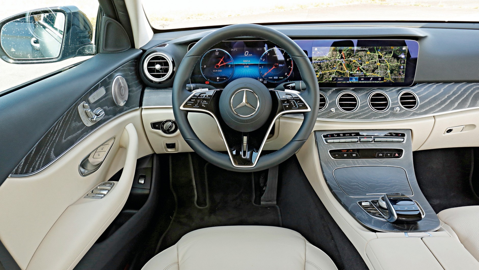 Mercedes E 450 4Matic - kokpit