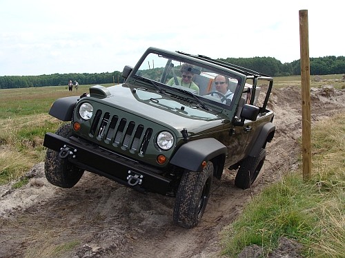 Jeep J8 w praktycznej wersji prosto z Kairu