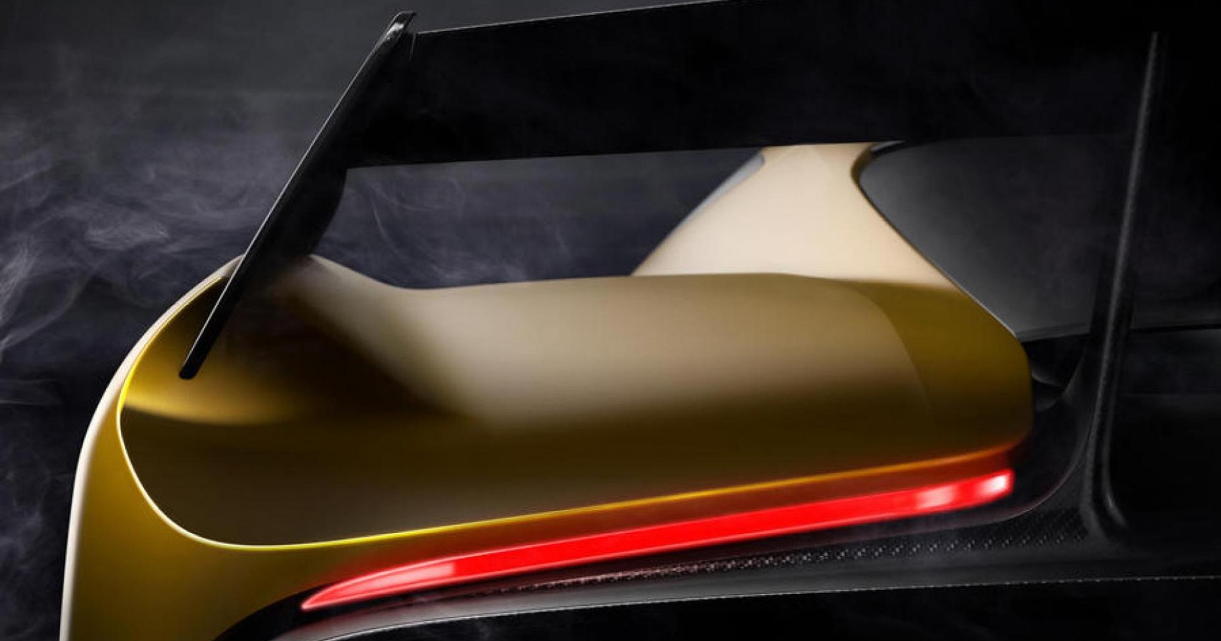 EF7 Vision Gran Turismo - nadjeżdża wyścigówka Fittipaldiego