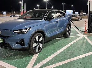 Polak musiałby zarabiać trzy razy tyle, żeby stać go było na elektryka? Mamy dane