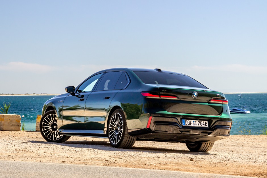 BMW i7 M70