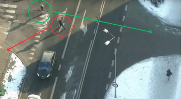 Policjanci pokazali kuriozalne zachowania pieszych. Tak proszą się o tragedię [GALERIA]
