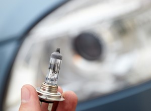 Które żarówki wybrać, aby zapewnić sobie dobrą widoczność nocą [Ranking]