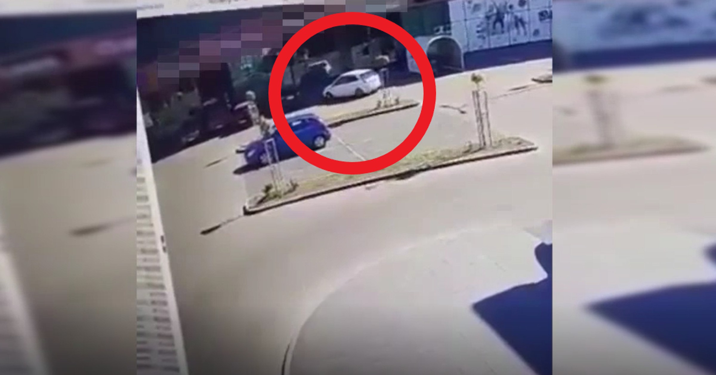 Tak się kończy, gdy kierowca pomyli pedał hamulca z gazem. Za kierownicą 54-latka [WIDEO]