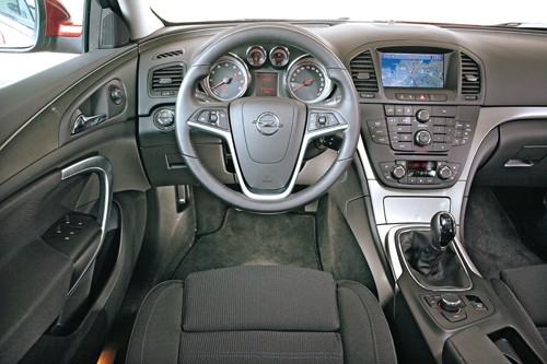 Opel Insignia kontra Renault Laguna Grandtour i Volkswagen Passat Variant: Czy kombi Opla pokona konkurentów?