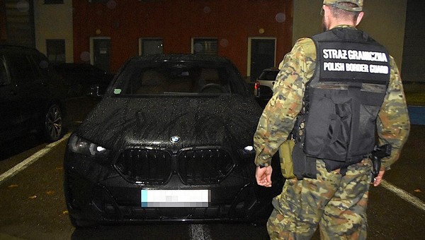 Straż Graniczna złapała ich na gorącym uczynku. Musieli oddać kluczyki do dwóch BMW