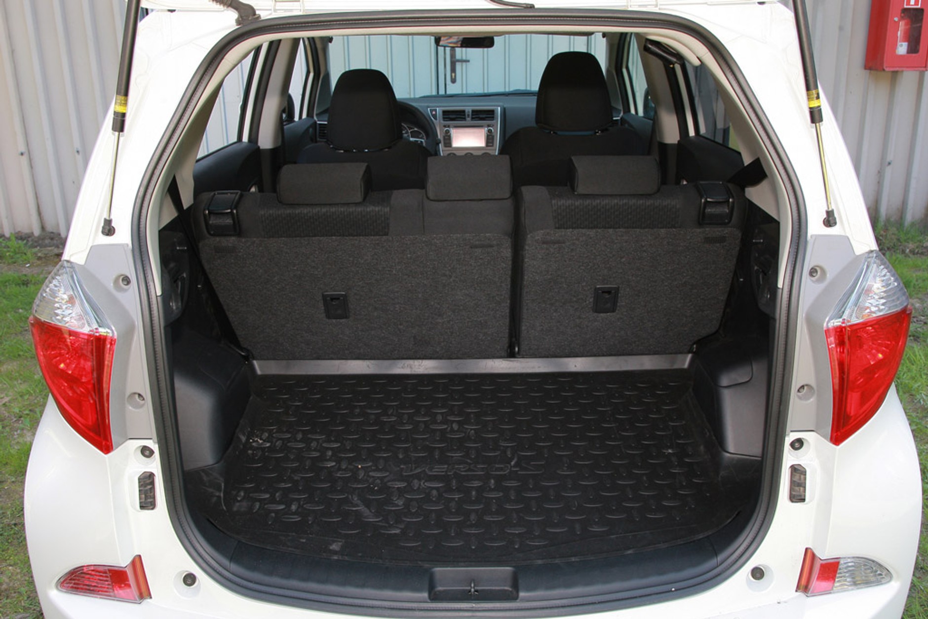 Toyota Verso S: mikrovan z makro wnętrzem