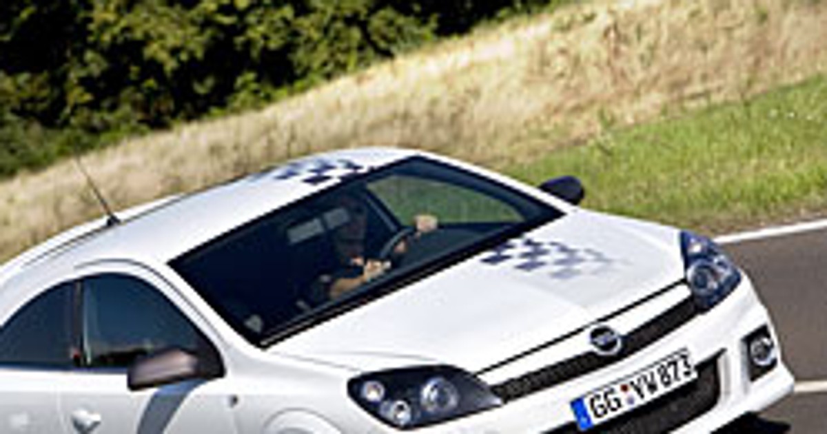 Opel Astra OPC Nürburgring Edition zaprezentował się na Nordschleife