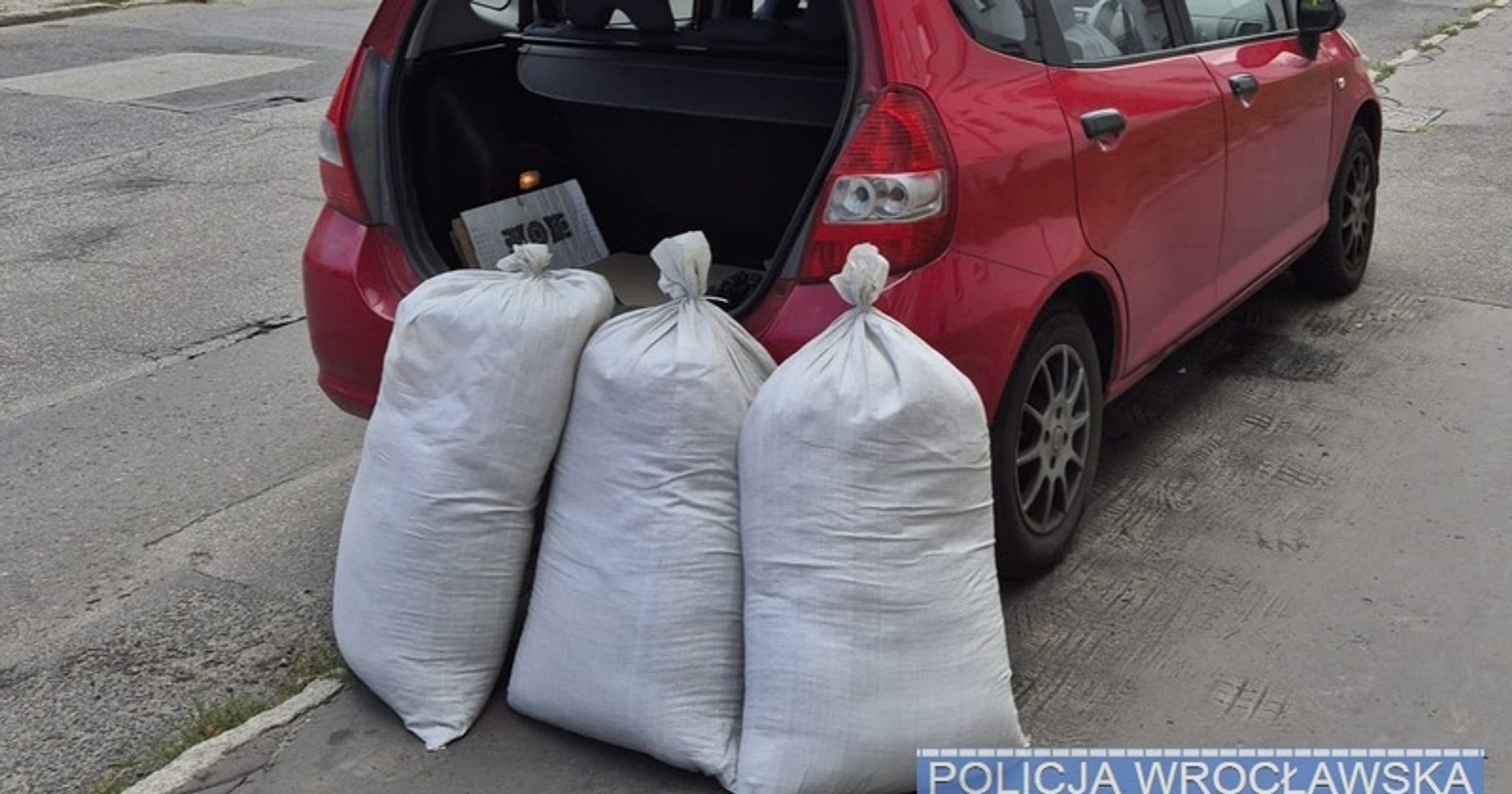 60 kg krajanki tytoniowej w bagażniku