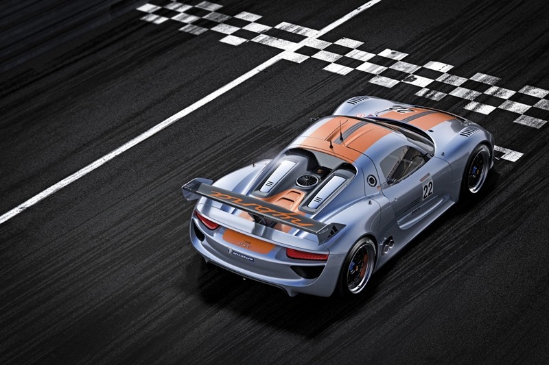 Porsche 918 RSR ma trzy silniki i nieźle się kręci