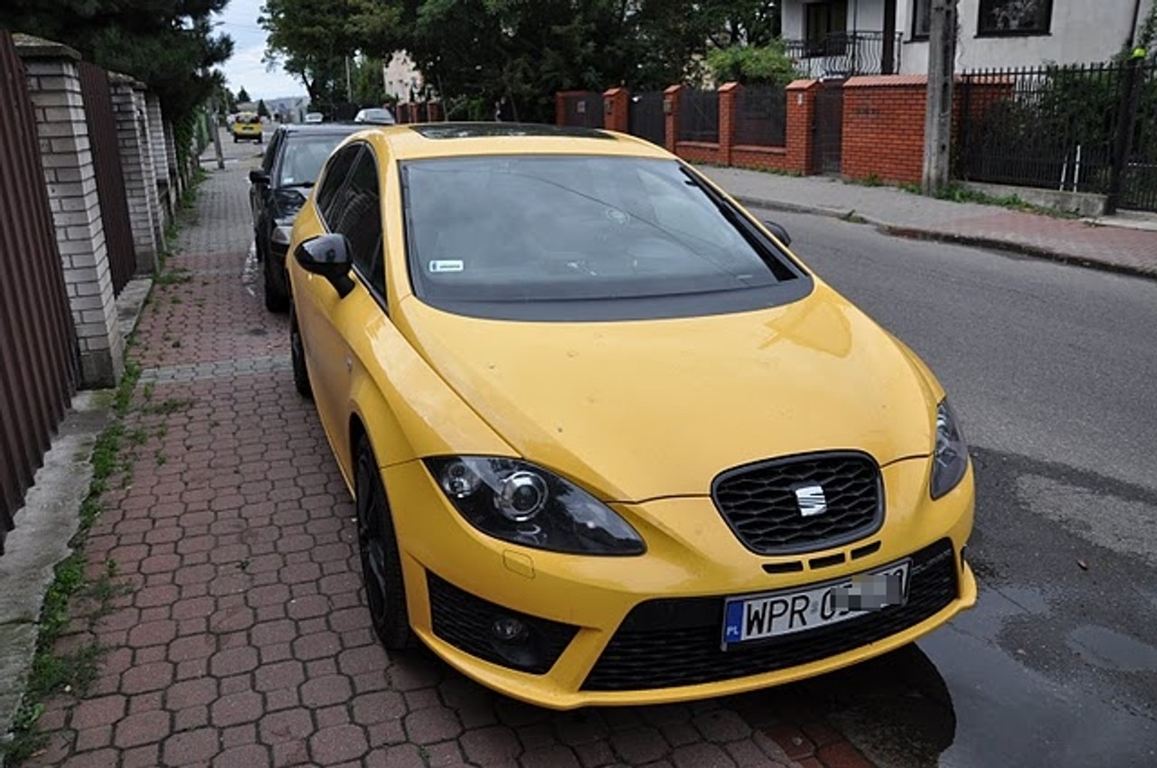 Nieoznakowany Seat Leon Cupra