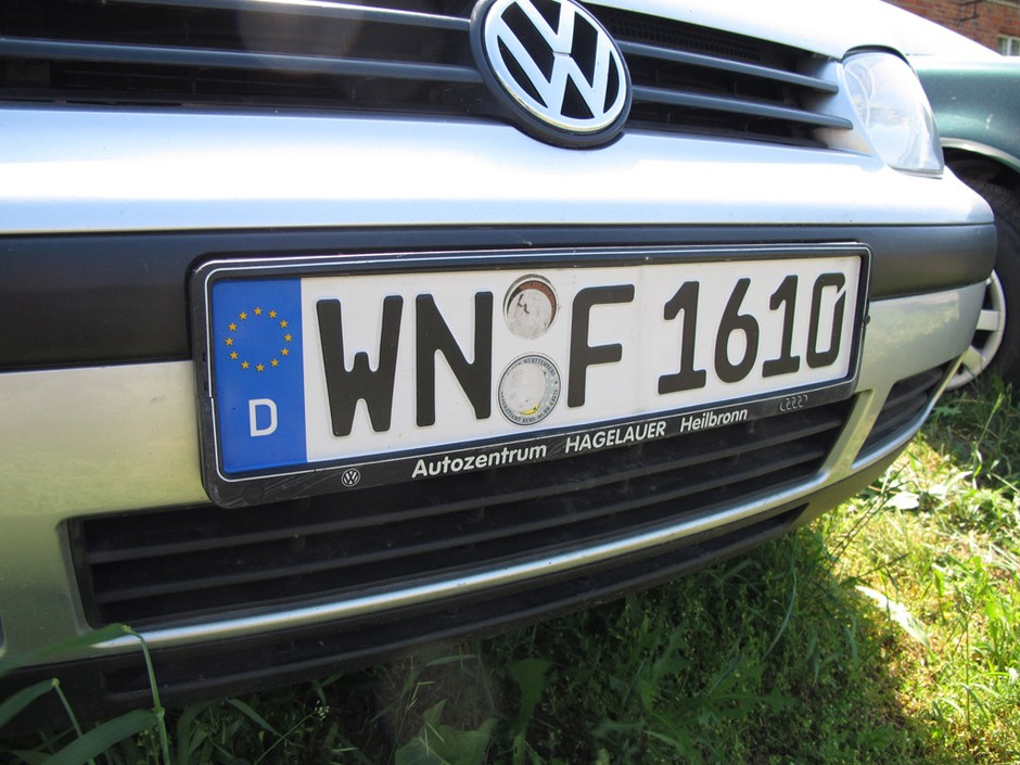 Szukamy auta z ogłoszenia. VW Golf: smutny samochód na lewych tablicach