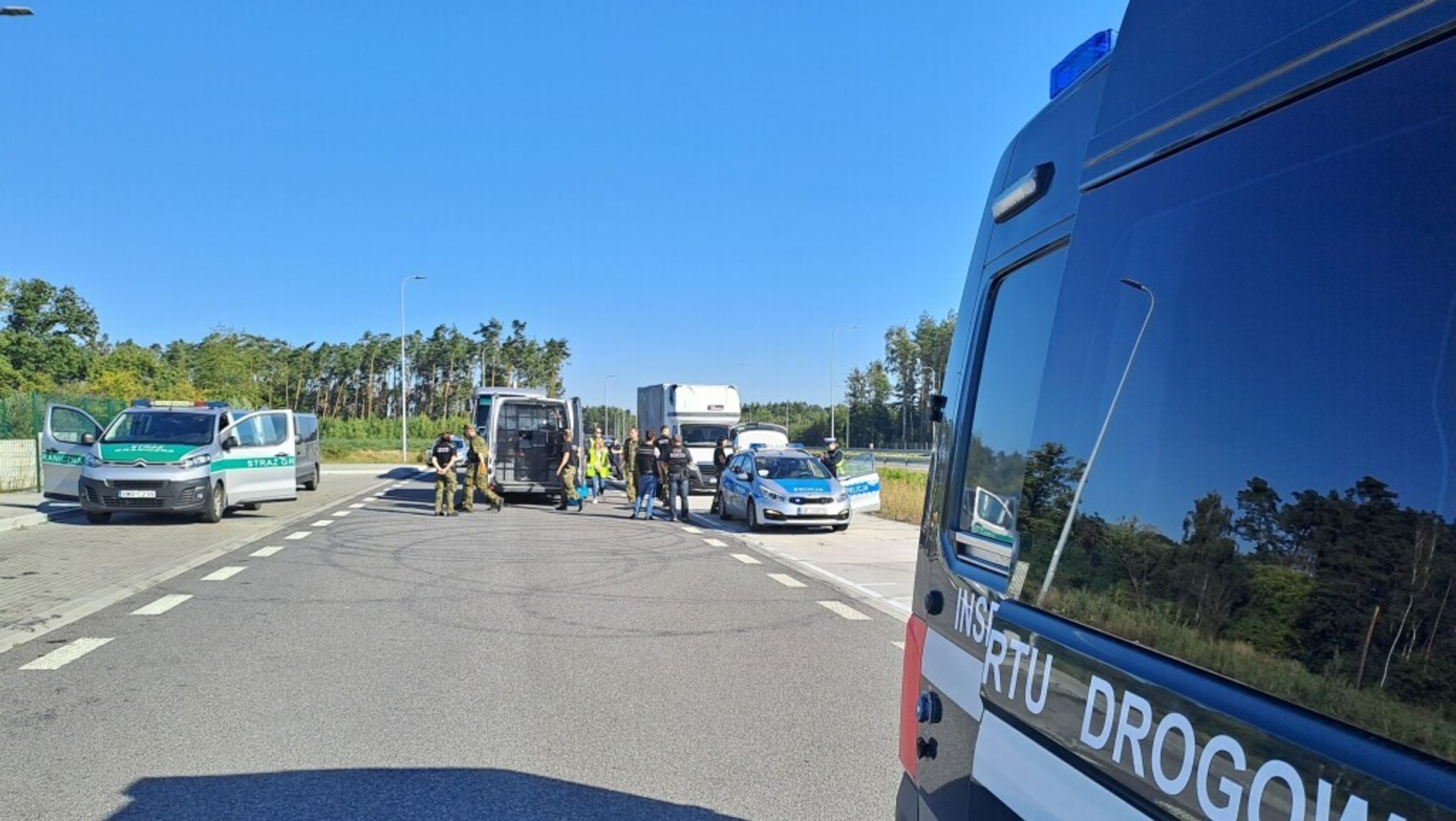Służby obecne na miejscu kontroli ITD