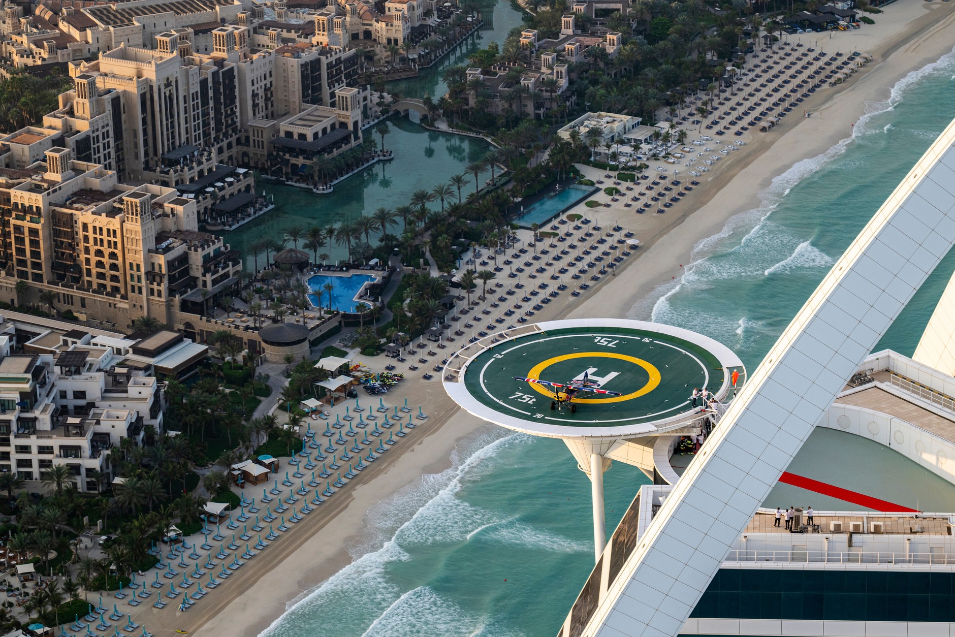 Łukasz Czepiela wylądował samolotem na lotnisku dla helikopterów