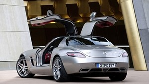 Mercedes SLS AMG i Mclaren MP4-12C