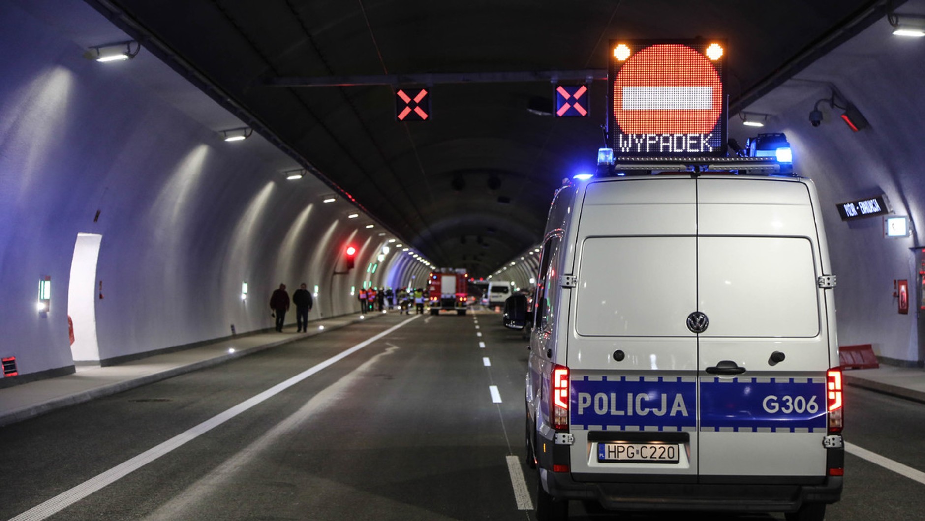 Jeśli w zdarzeniu ucierpieli ludzie, to trzeba wezwać policję, nawet jeśli nie wszyscy uczestnicy kolizji sobie tego życzą.