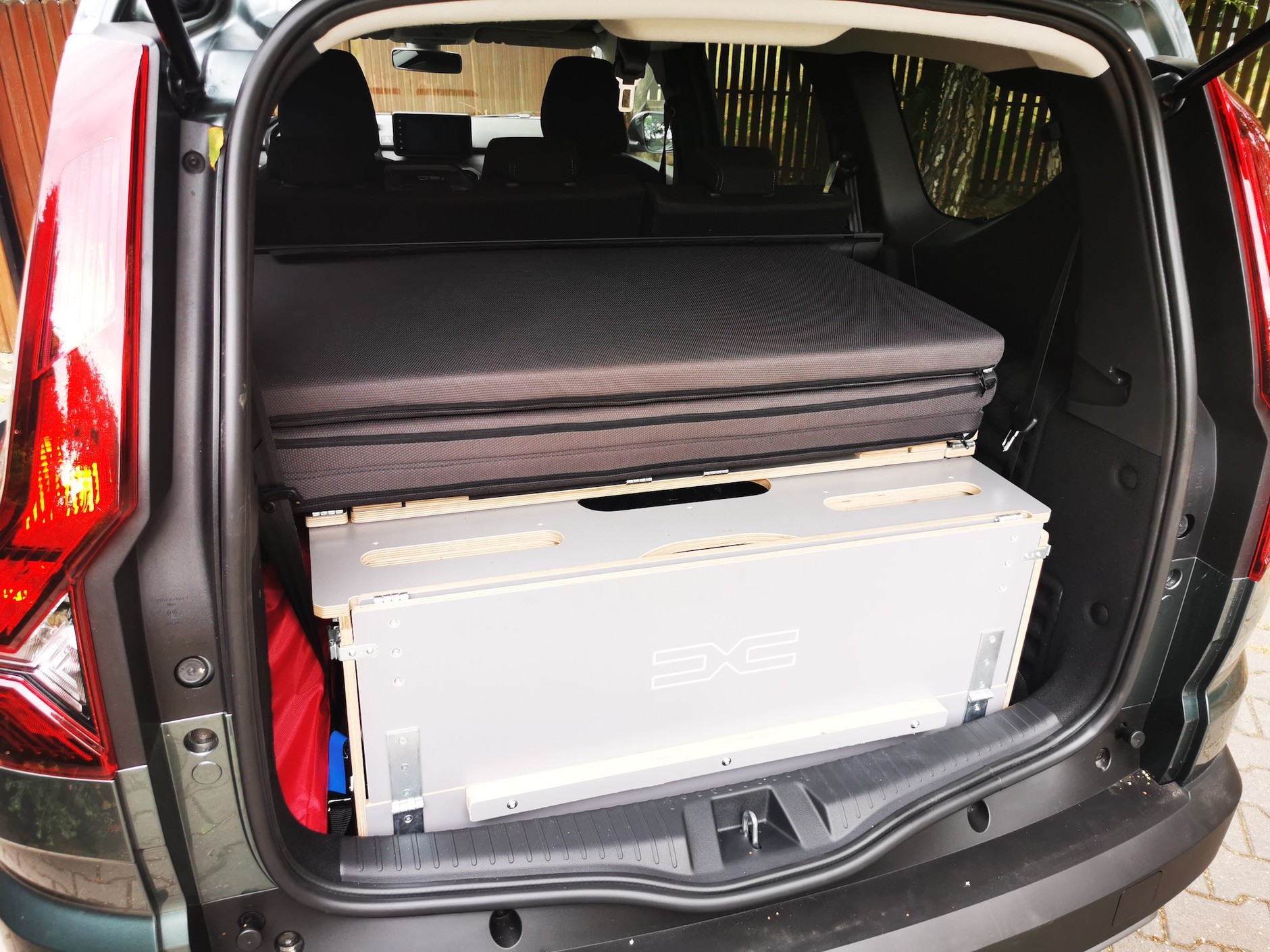 Dacia Jogger Extreme ECO G-100 LPG z wyposażeniem kempingowym