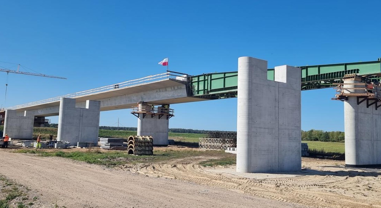 Wielka i ekspresowa budowa nad Narwią. Rośnie most trasy Via Baltica [WIDEO]