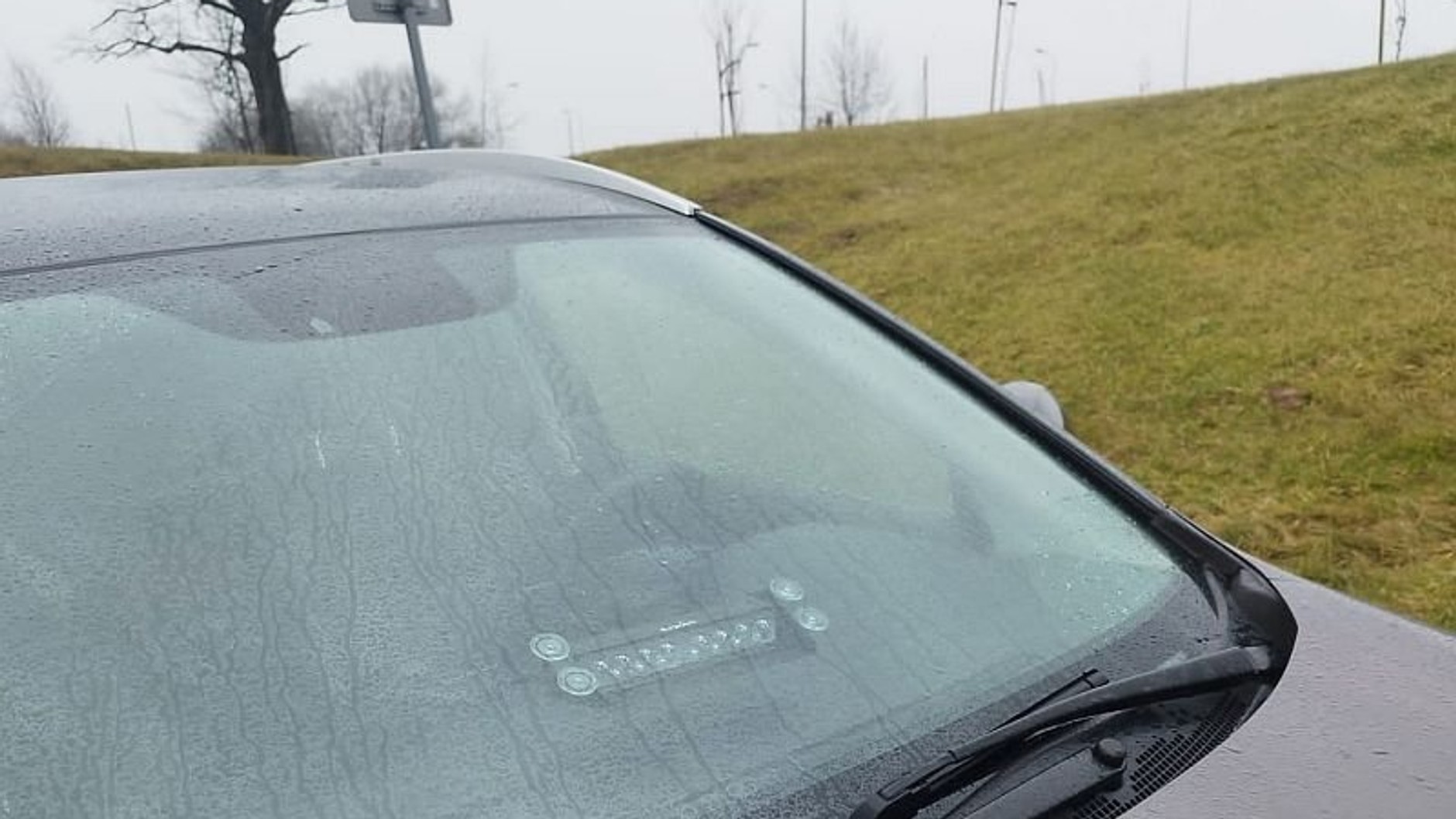 Kierowca Hondy udawał radiowóz. Trafił na prawdziwy