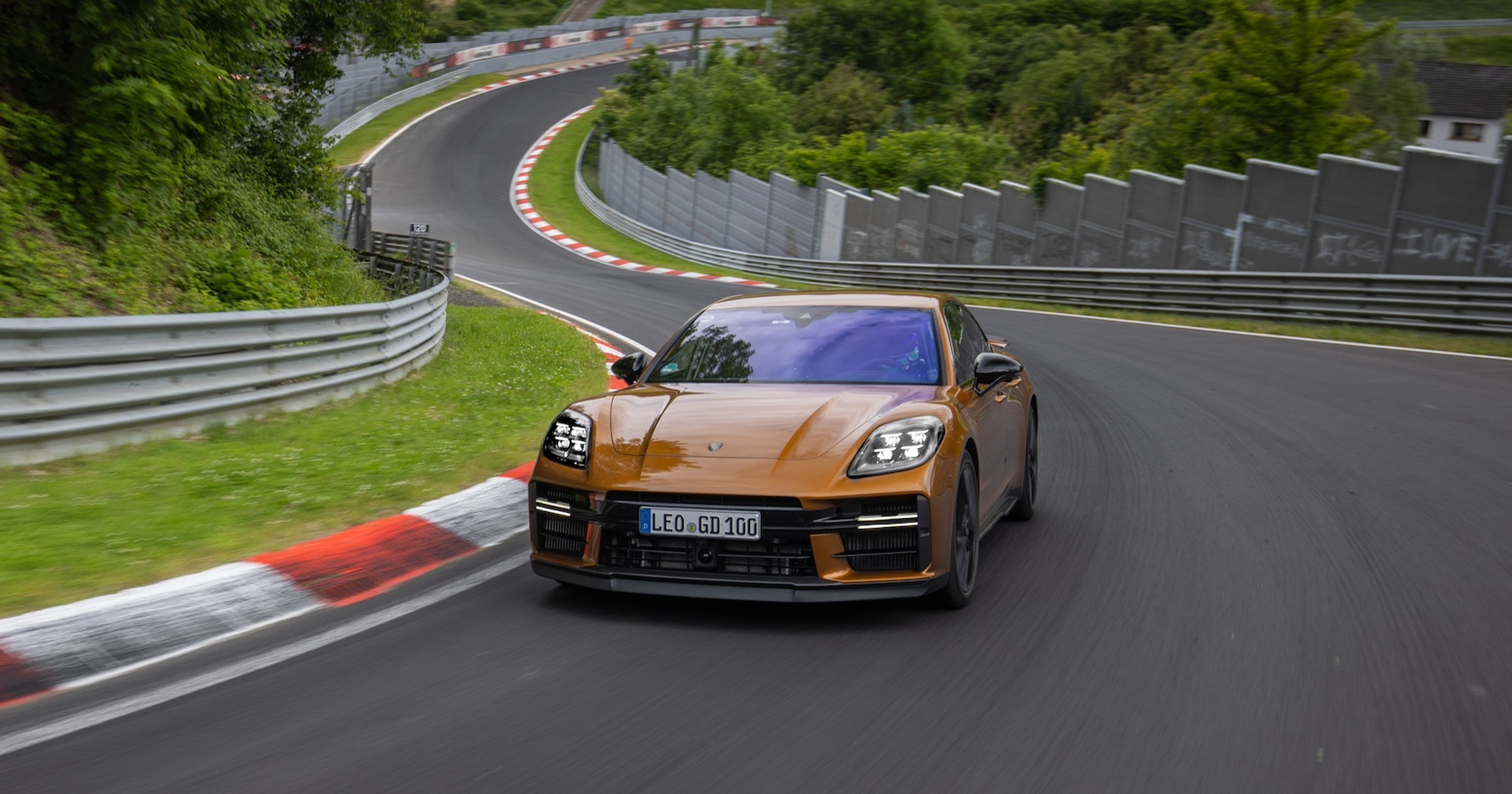 Porsche Panamera na torze Nurburgring
