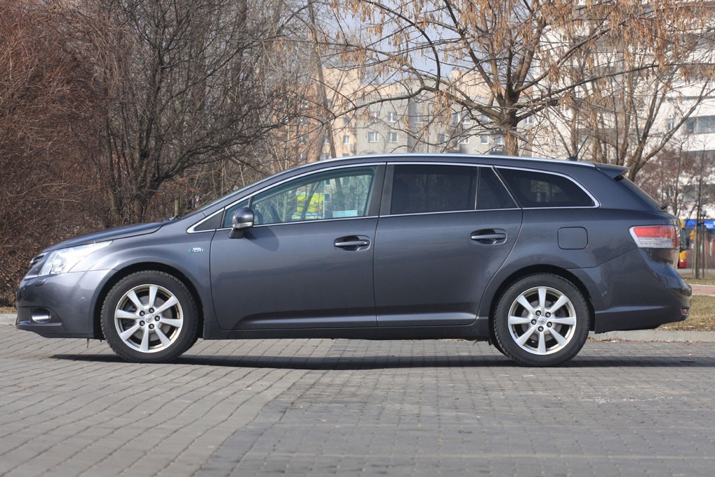 Zmieniona, ale bardzo podobna: Toyota Avensis 2.2 D-CAT SOL PLUS