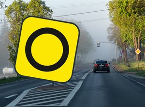 Żółty kwadrat z czarnym okręgiem. Wielu kierowców nie zna tego znaku