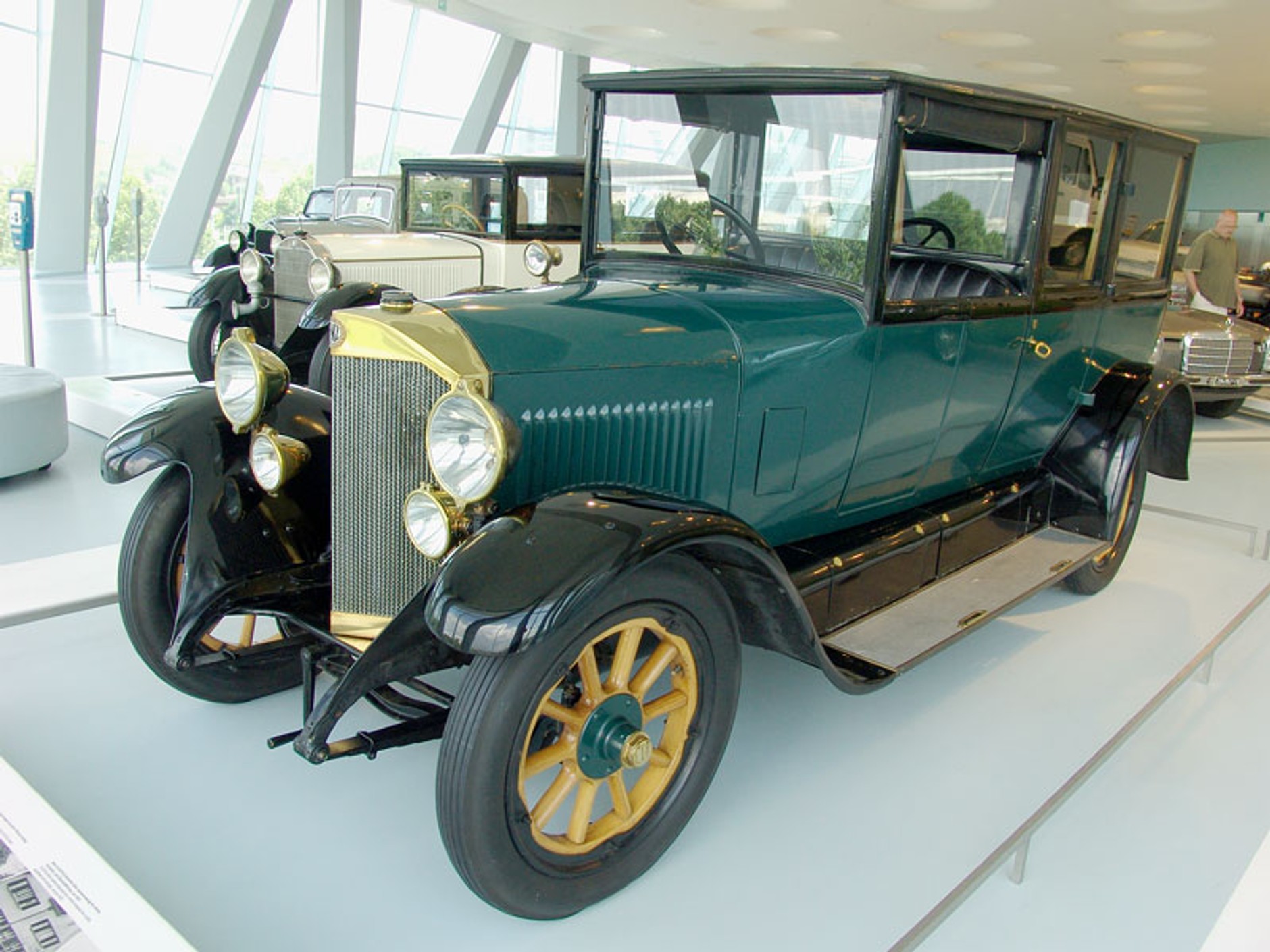 Mercedes-Benz Muzeum: 120 lat historii na 9 piętrach - 1. część (galeria)