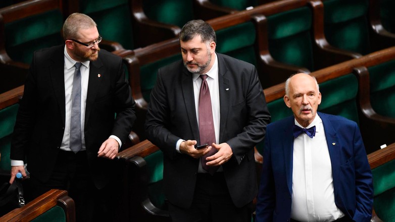 Posłowie Grzegorz Braun, Artur Dziambor i Janusz Korwin-Mikke – członkowie Parlamentarnego zespołu ds. Obrony Praw kierowców