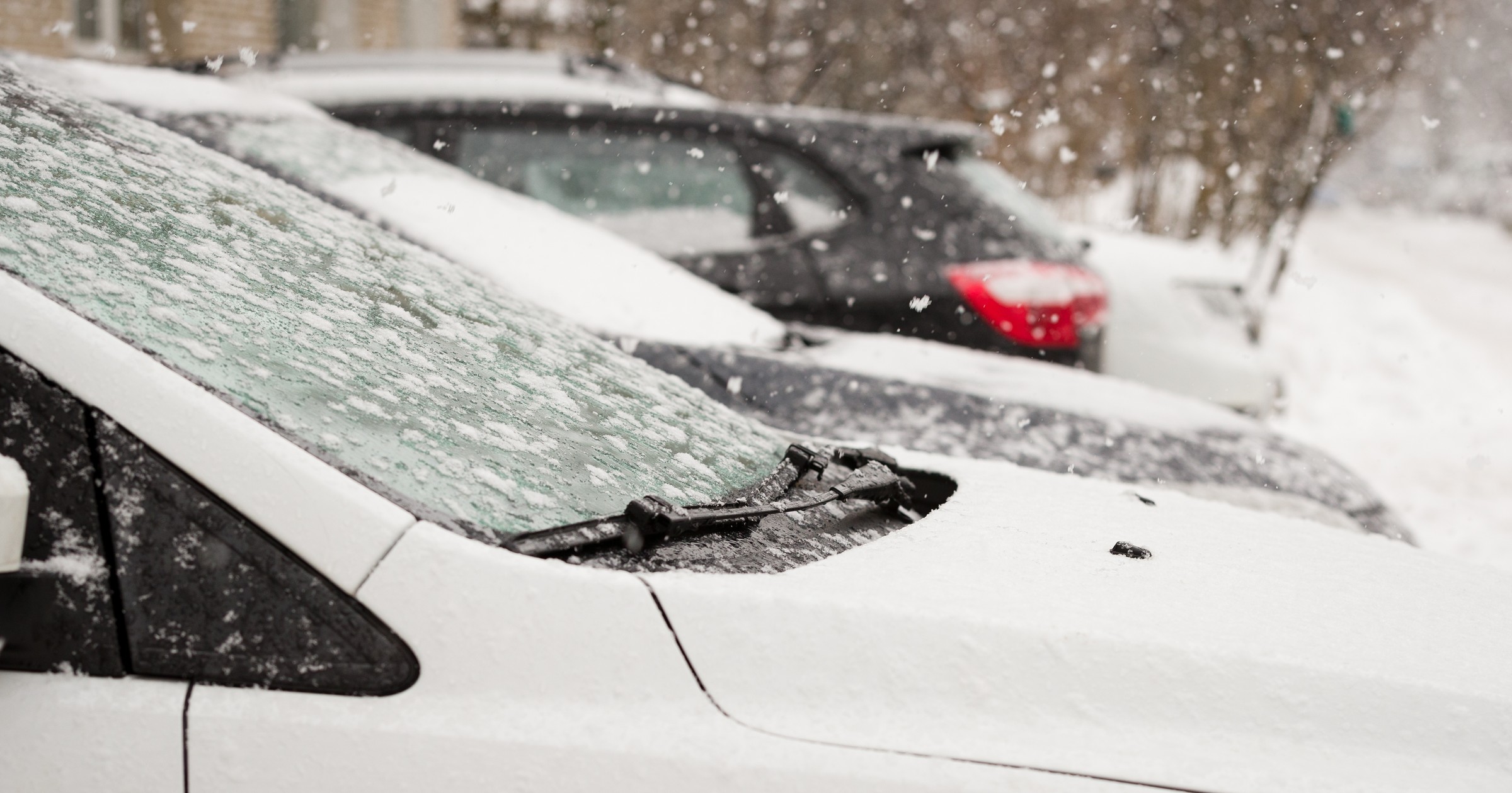 Zamarznięta szyba samochodowa